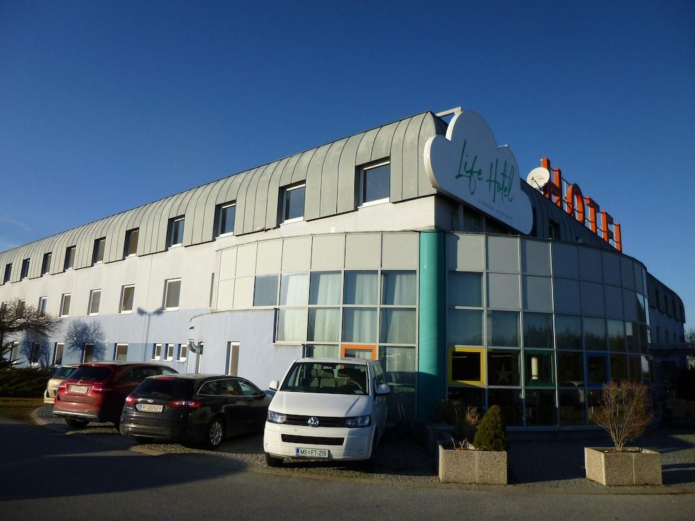 Lifehotel Vienna Airport Fischamend Εξωτερικό φωτογραφία